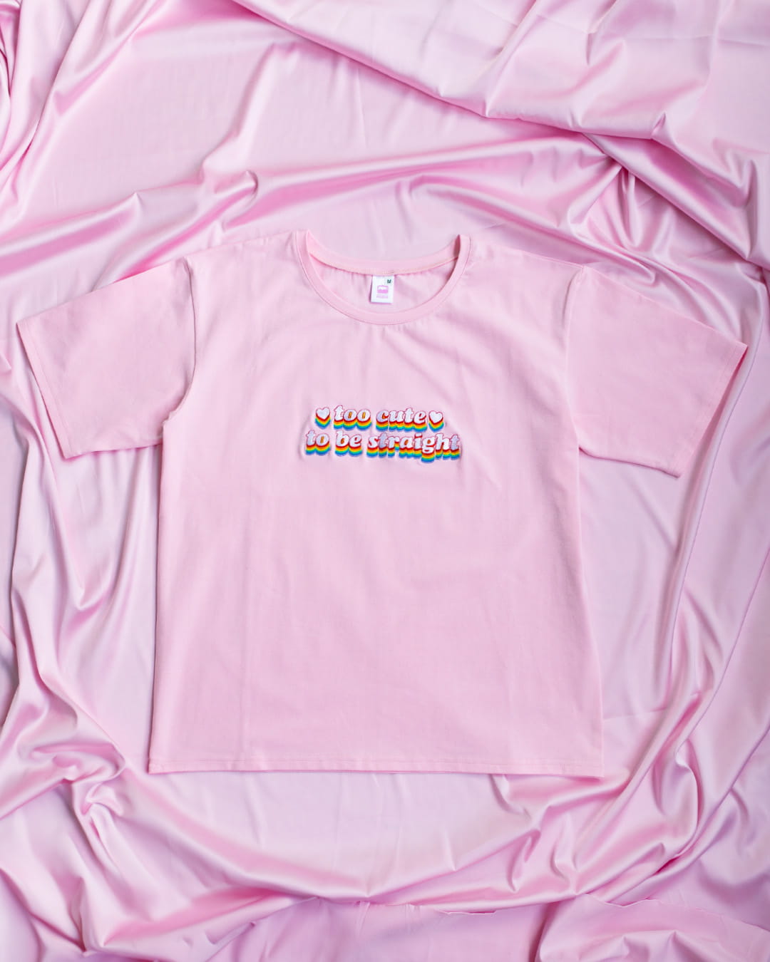 tshirt-sasha-różowy-too-cute-to-be-straight-gwp-brand-1.jpg