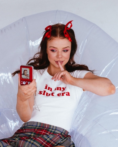 biały-tshirt-georgina-in-my-slut-era-gwp-brand-2.jpg