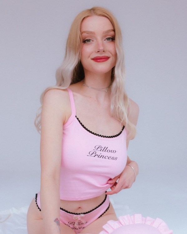 rozowy-top-kat-pillow-princess-gwp-brand-2.jpg