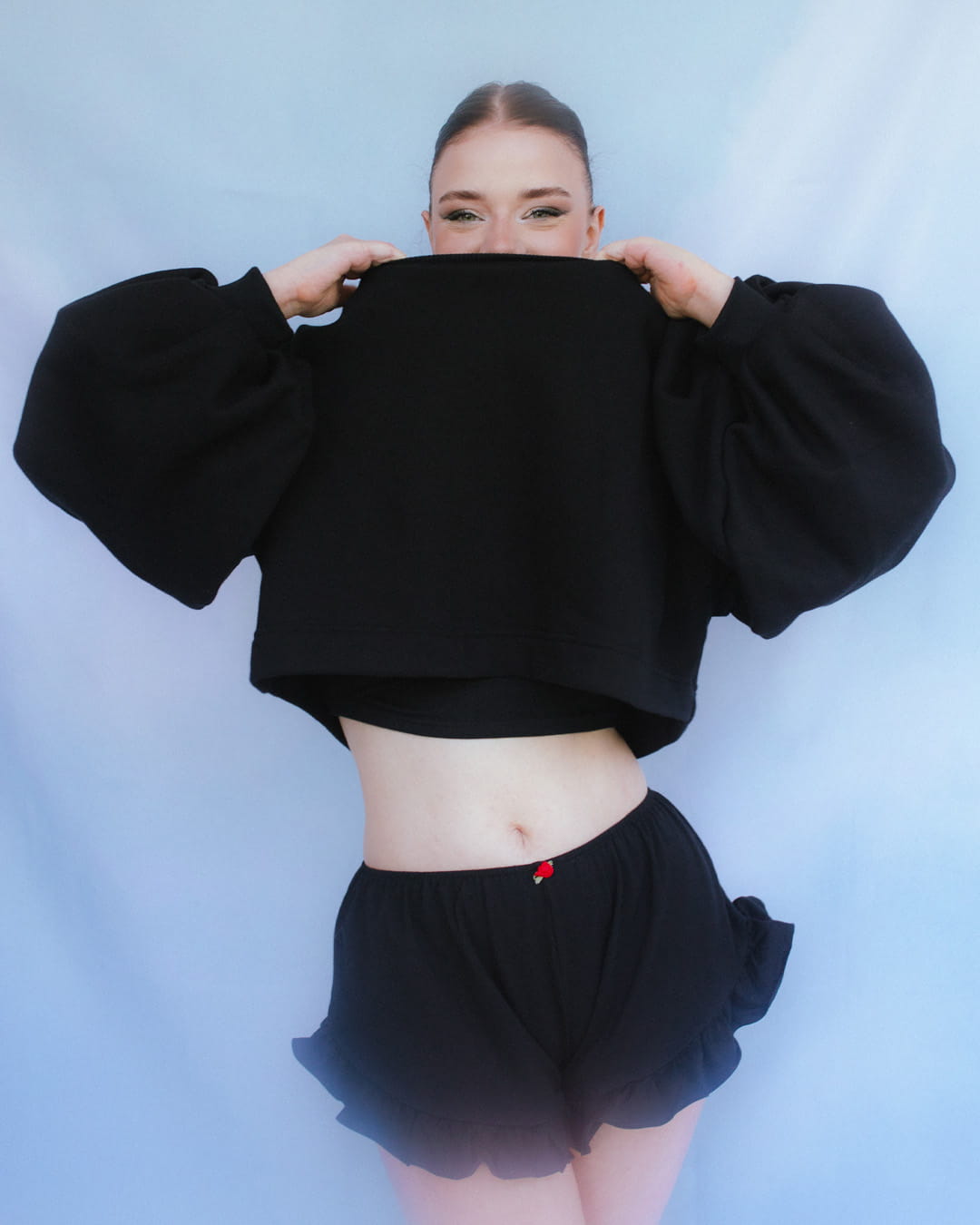 czarna-bluza-crop-madame-gwp-soft-1.jpg