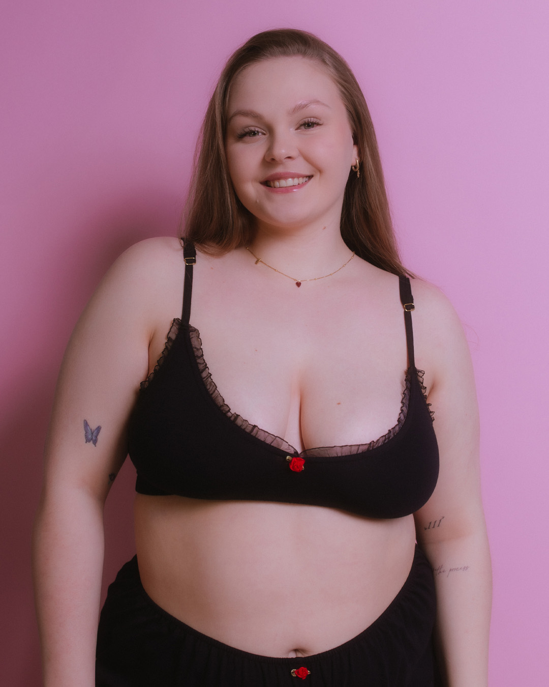 czarny-top-katrin-z-czerwona-rozyczka-gwp-brand-2.jpg
