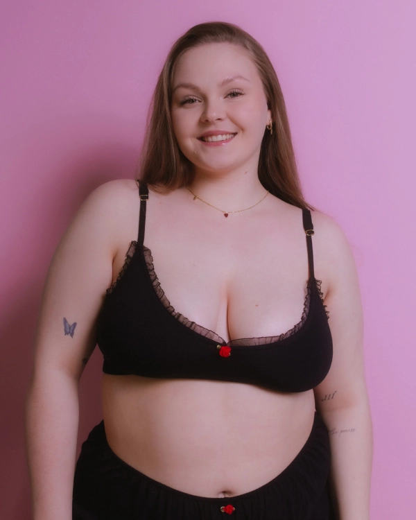 czarny-top-katrin-z-czerwona-rozyczka-gwp-brand-2.jpg