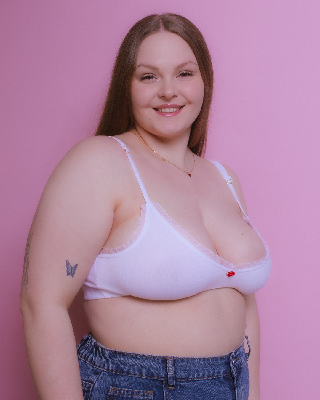 bialy-top-katrin-z-czerwona-rozyczka-gwp-brand-1.jpg