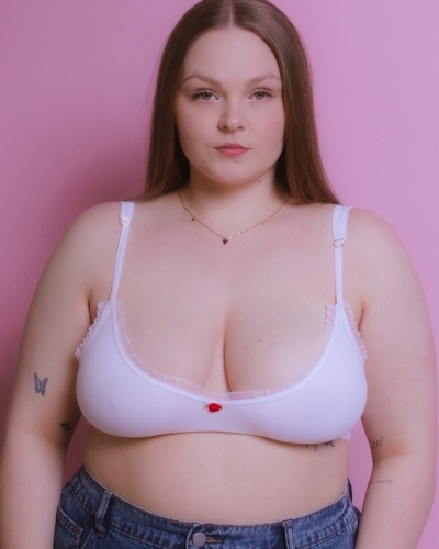 bialy-top-katrin-z-czerwona-rozyczka-gwp-brand-2.jpg