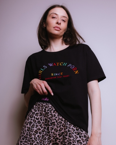 czarny-t-shirt-z-haftem-girls-watch-porn-8.jpg