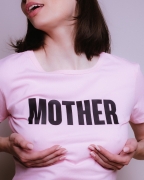 rozowy-tshirt-georgina-mother-gwp-brand-2.jpg