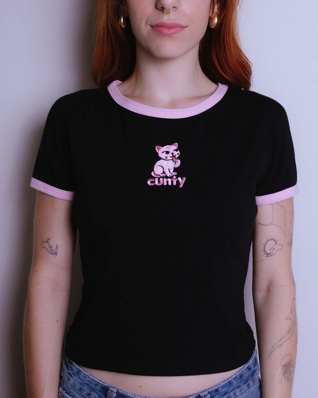 czarny-tshirt-gaya-z-haftem-cunty-kotek-gwp-brand-1.jpg
