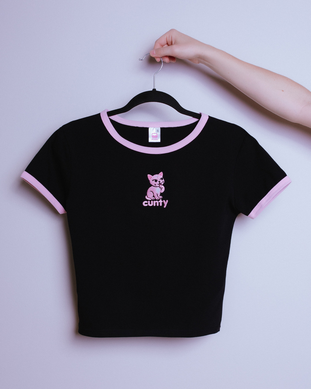 czarny-tshirt-gaya-z-haftem-cunty-kotek-gwp-brand-6.jpg