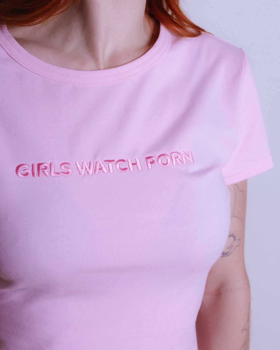 rozowy-tshirt-gerogina-z-haftem-gwp-brand-4.jpg