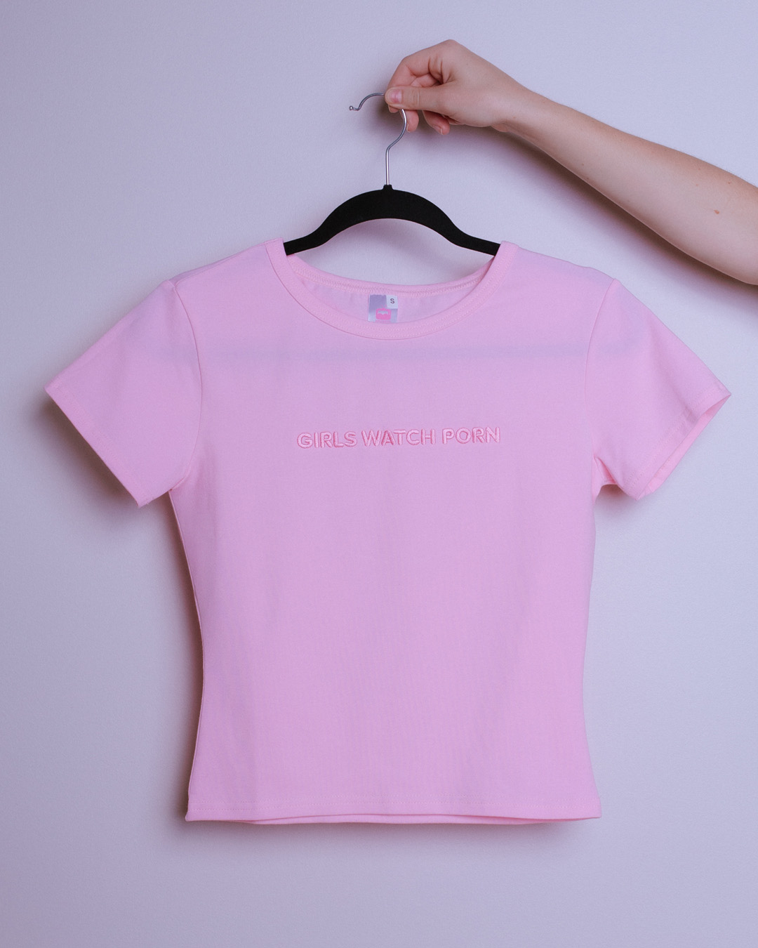 rozowy-tshirt-gerogina-z-haftem-gwp-brand-5.jpg