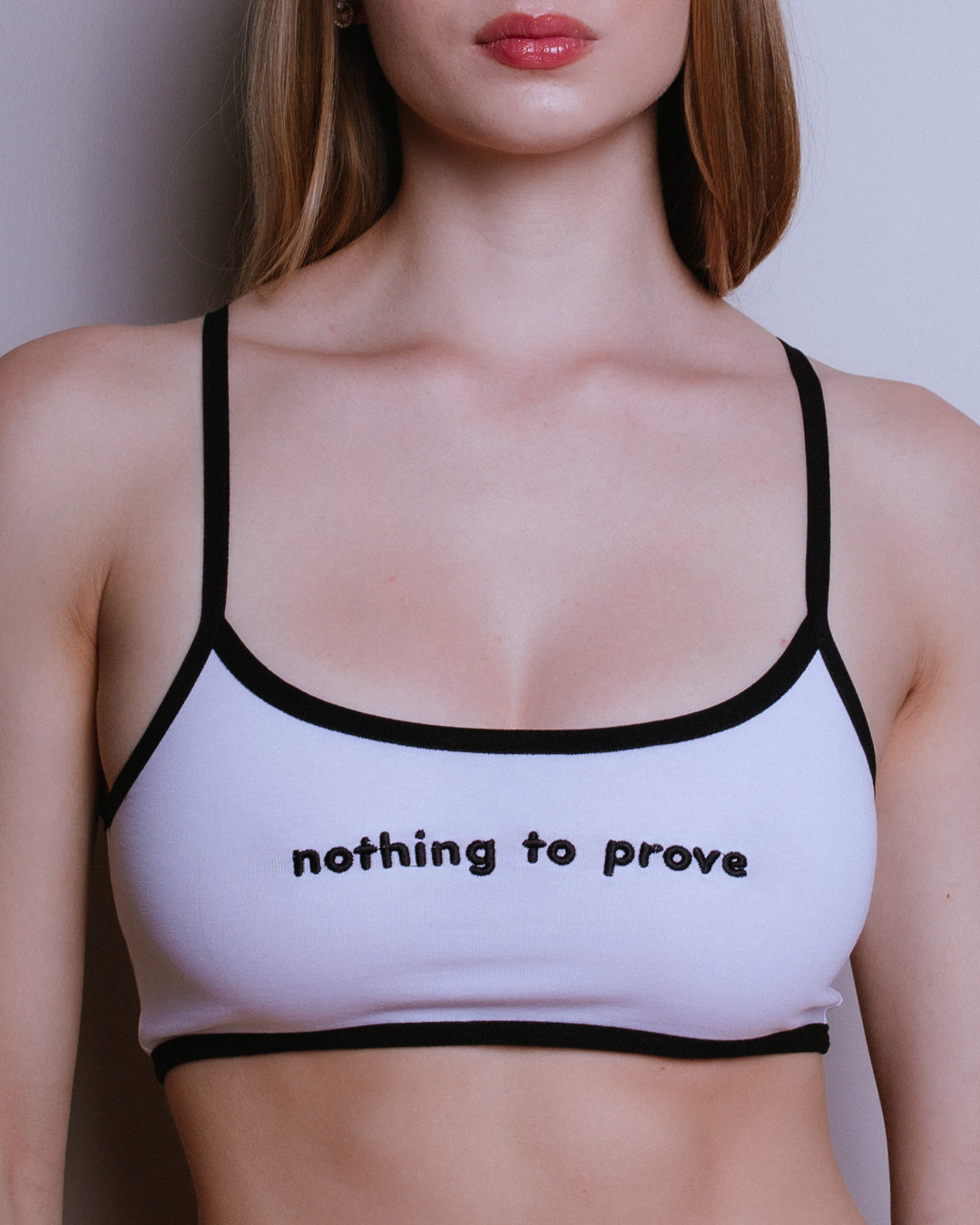 bialy-top-cali-z-haftem-nothing-to-prove-gwp-brand-4.jpg