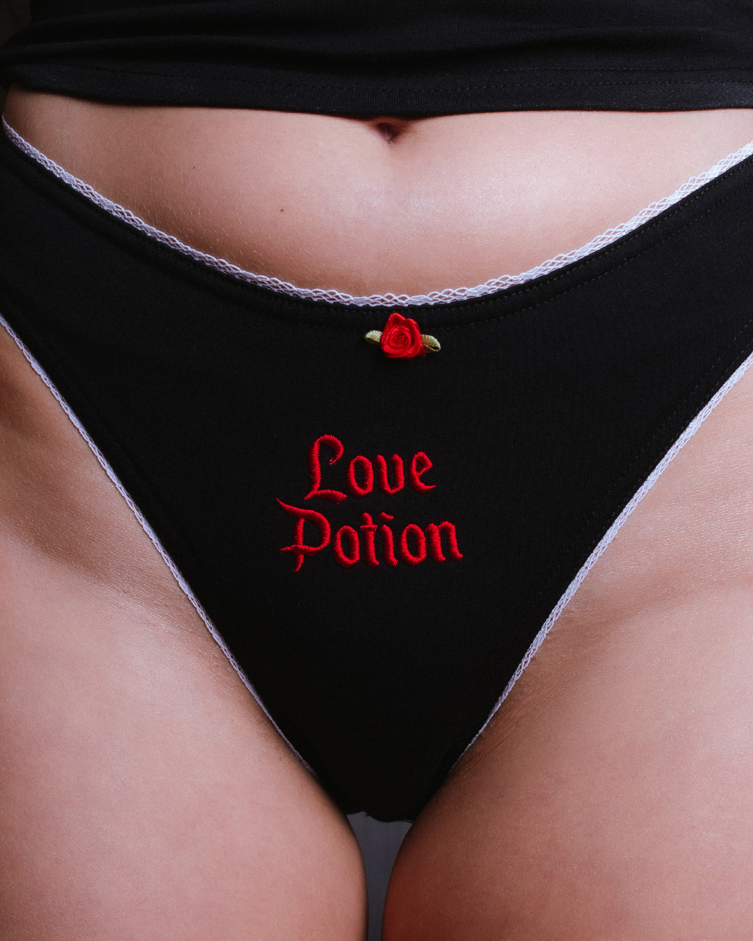 czarne-majtki-dolce-love-potion-gwp-brand-2.jpg