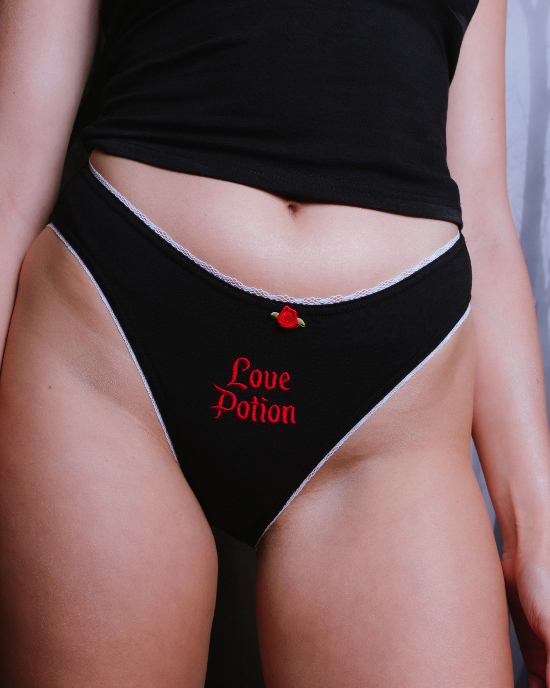 czarne-majtki-dolce-love-potion-gwp-brand-1.jpg