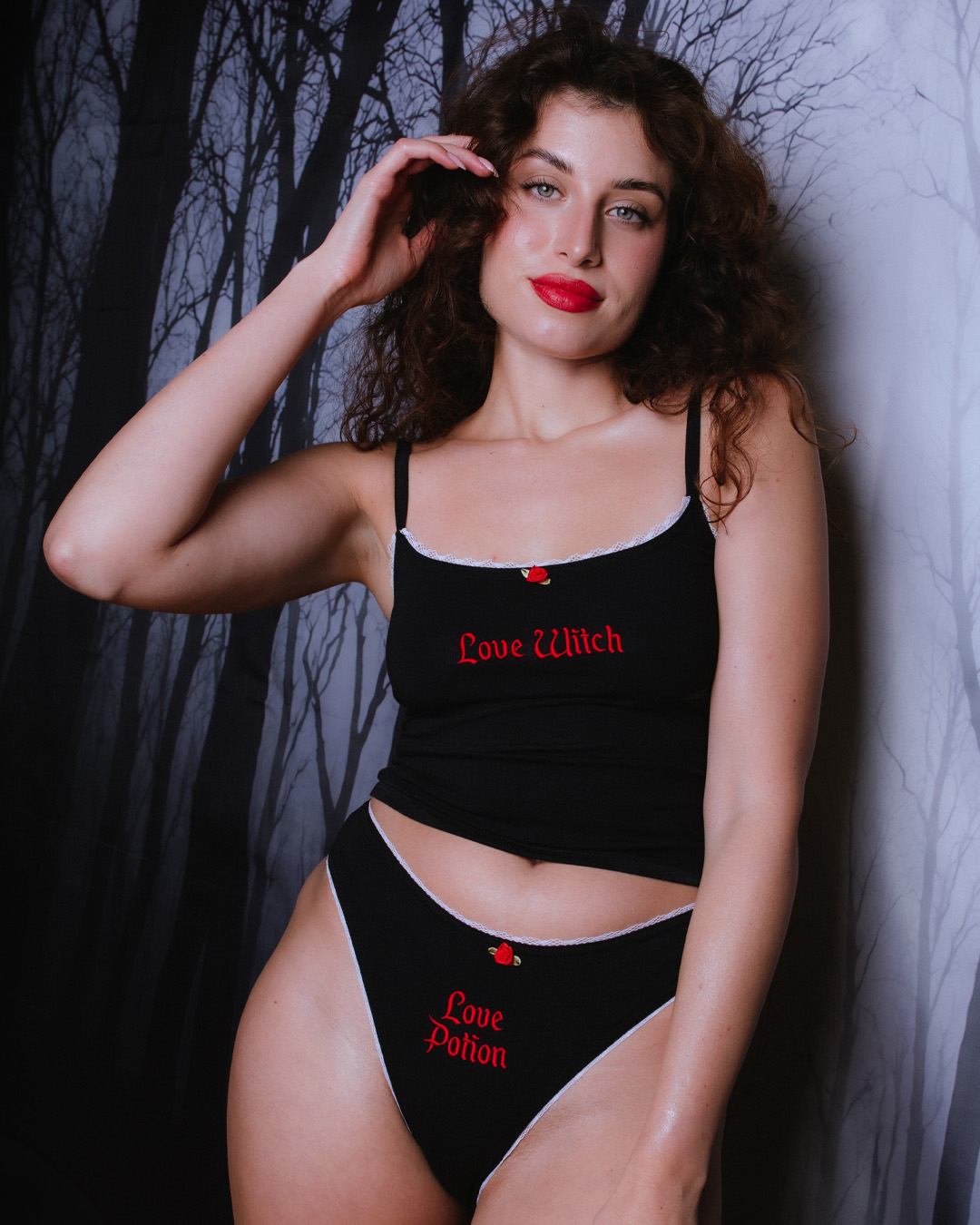 czarny-top-kat-love-witch-gwp-brand-1.jpg