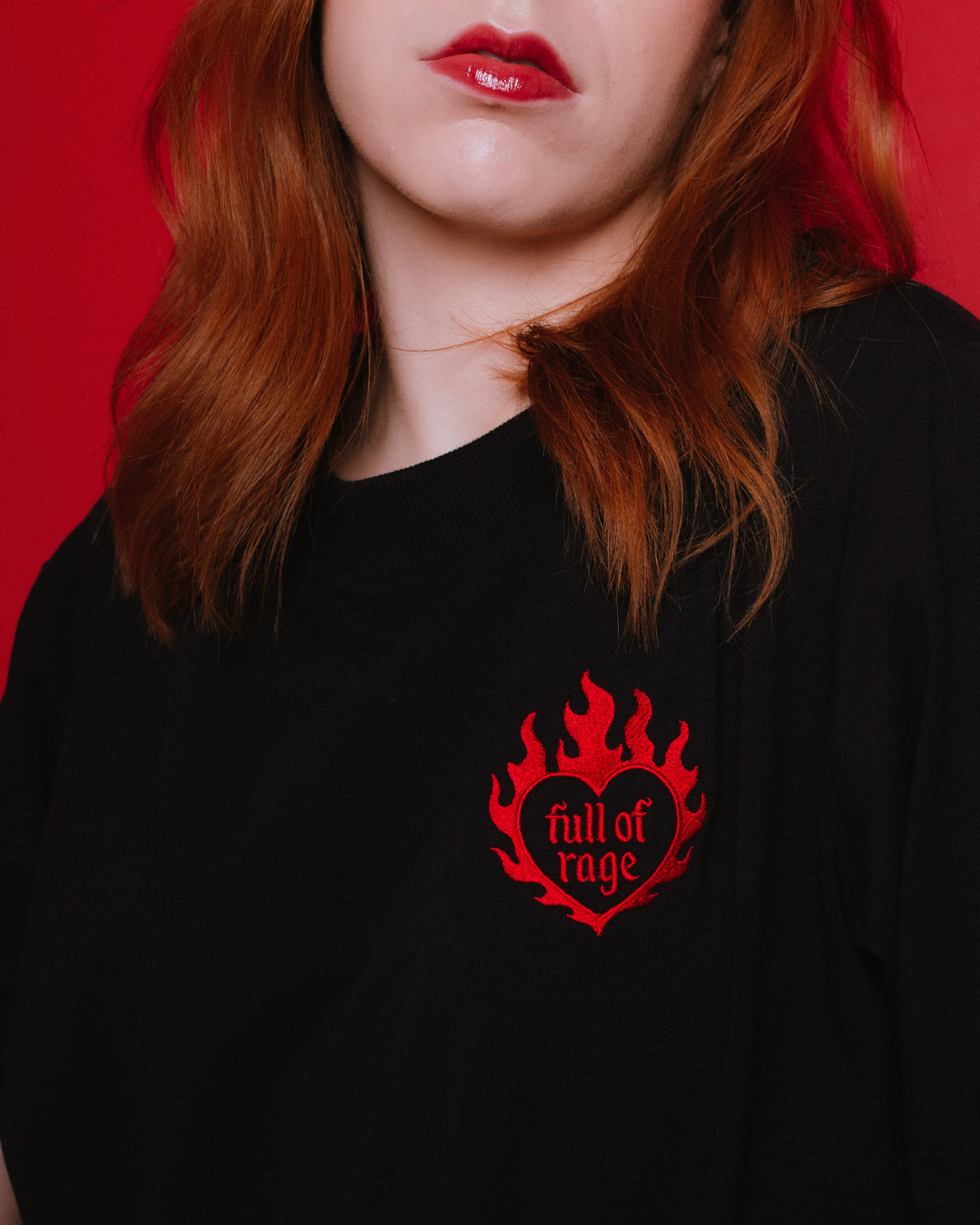 czarny-tshirt-gala-crop-z-haftem-full-of-rage-gwp-brand-2.jpg