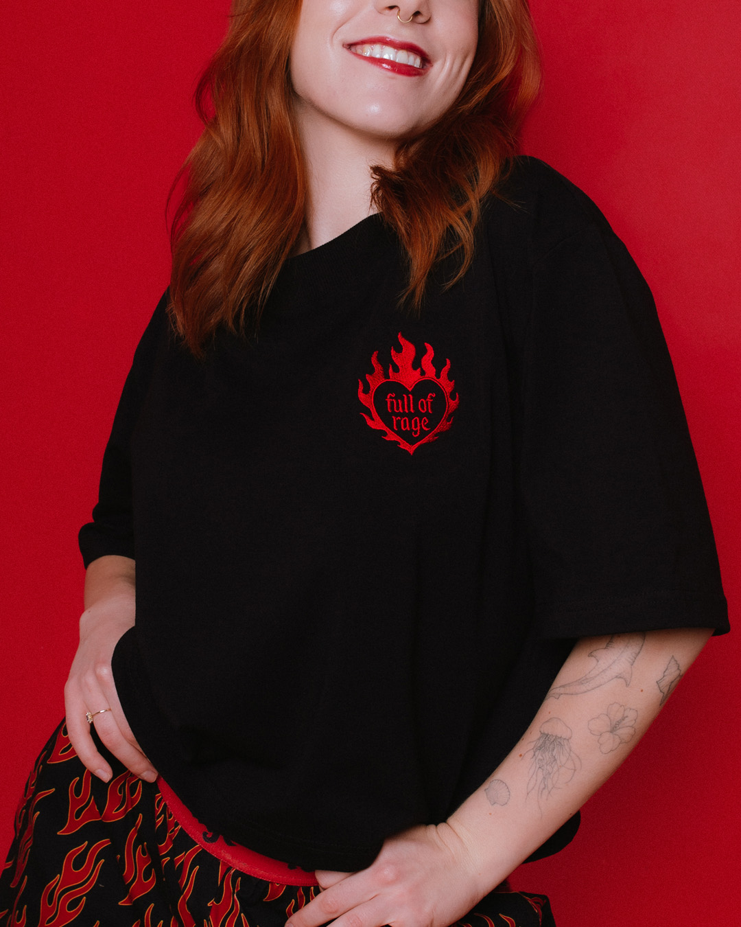 czarny-tshirt-gala-crop-z-haftem-full-of-rage-gwp-brand-3.jpg